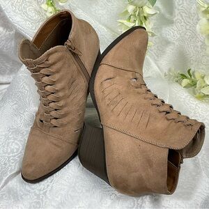 Coconuts by Matisse Tan suede ankle booties size 7 1/2 inbox worn once excellent